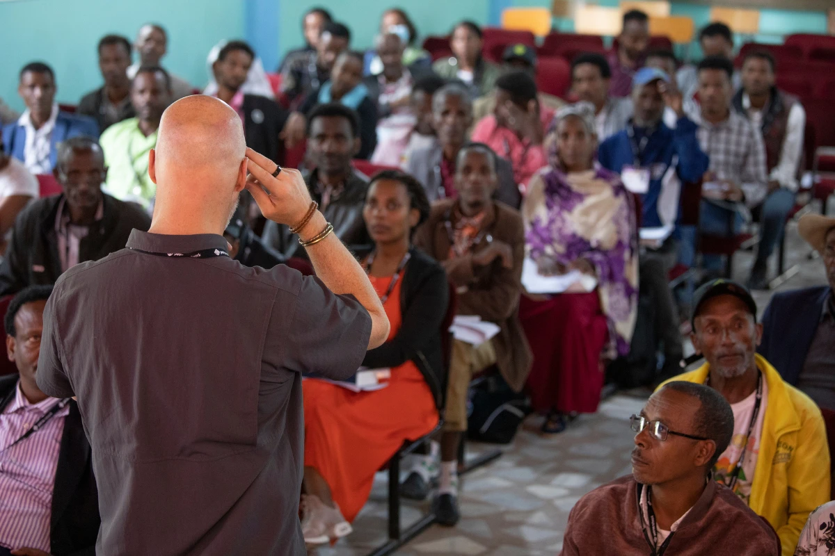 Petros Network trains and equips indigenous church planters in non-formal biblical training so they can minister to their own people. 